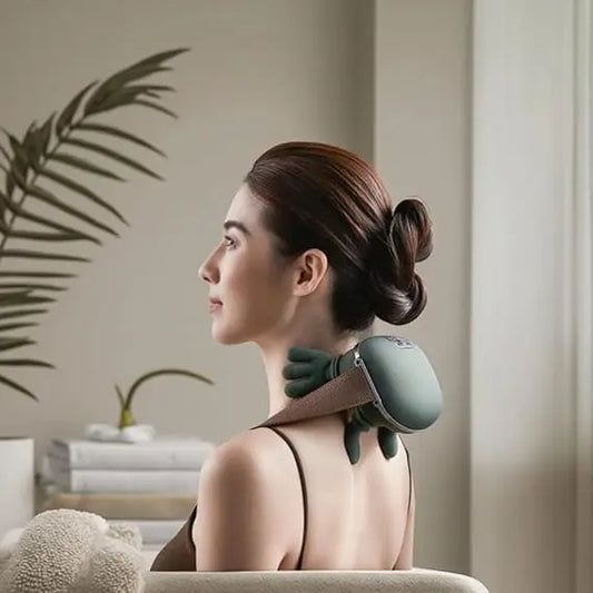 Premium Shoulder & Neck Massager استرخِ بعمق، في أي مكان وأي وقت. تدليك عميق بالحرارة اللطيفة لتخفيف التوتر والتصلب.